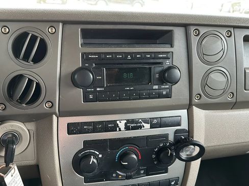 Used 2006 Jeep Commander 4WD image 11