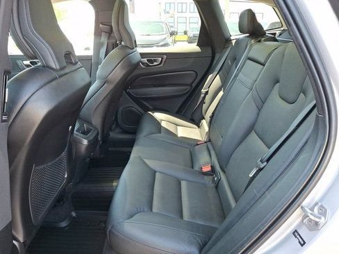 Used 2022 Volvo XC60 B5 Momentum w/ Climate Package AWD/4WD image 13