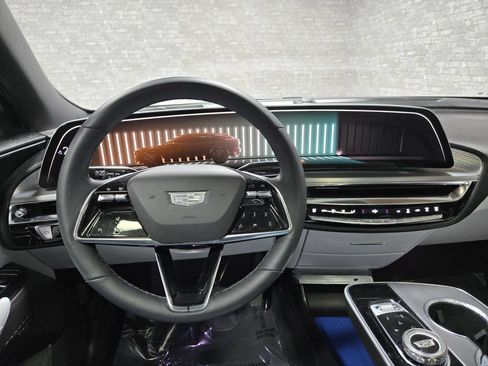 Used 2024 Cadillac Lyriq Luxury AWD/4WD image 17