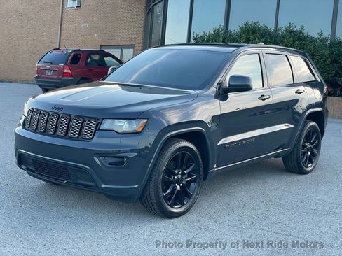 Used 2018 Jeep Grand Cherokee Altitude image 3