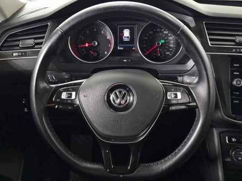 Used 2019 Volkswagen Tiguan SE w/ Panoramic Sunroof Package image 17