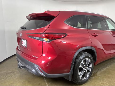 Used 2022 Toyota Highlander XLE image 23