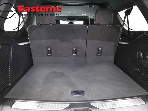 Used 2023 Chevrolet Suburban Premier RWD image 9