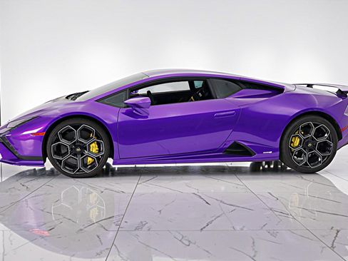 Used 2024 Lamborghini Huracan Tecnica RWD image 3