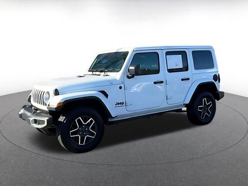 Used 2025 Jeep Wrangler Sahara image 3