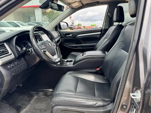 Used 2018 Toyota Highlander XLE w/ Protection Package #3 AWD/4WD image 25
