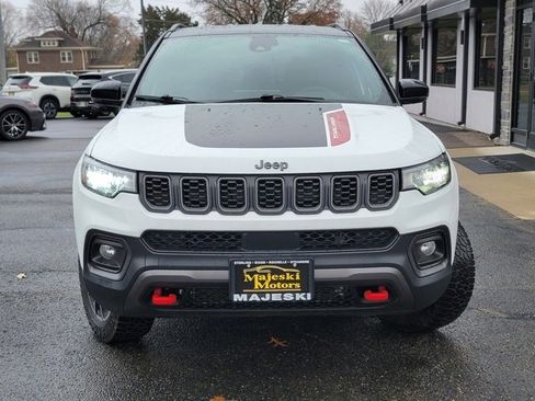 Used 2024 Jeep Compass Trailhawk image 2
