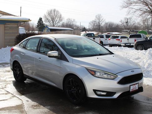 Used 2016 Ford Focus SE w/ Equipment Group 201A image 2