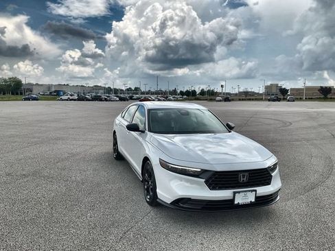 Certified 2025 Honda Accord SE image 12