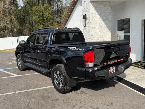 Used 2017 Toyota Tacoma TRD Off-Road image 13