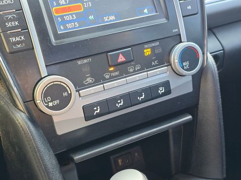 Used 2013 Toyota Camry SE image 30