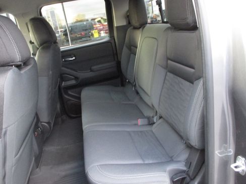 Used 2022 Nissan Frontier SV w/ Technology Package image 11