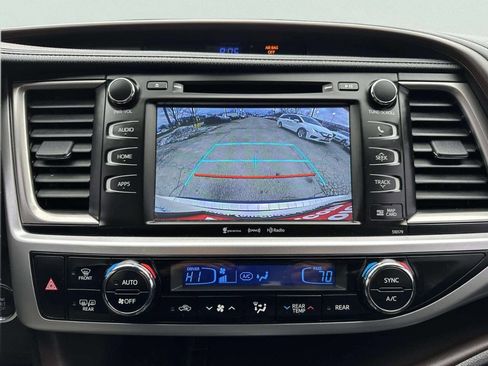 Used 2017 Toyota Highlander XLE image 25