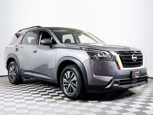 Used 2024 Nissan Pathfinder SV FWD image 1