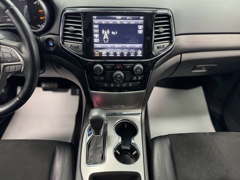 Used 2020 Jeep Grand Cherokee Altitude image 23