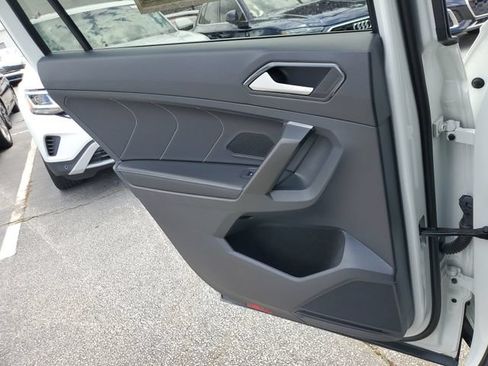 Certified 2023 Volkswagen Tiguan SE FWD image 19