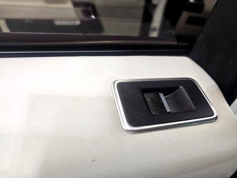 Used 2015 Land Rover Range Rover Autobiography image 37