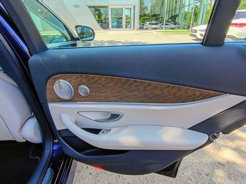 Used 2021 Mercedes-Benz E 350 4MATIC Sedan image 5