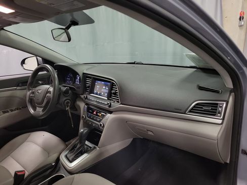 Used 2017 Hyundai Elantra SE FWD image 27