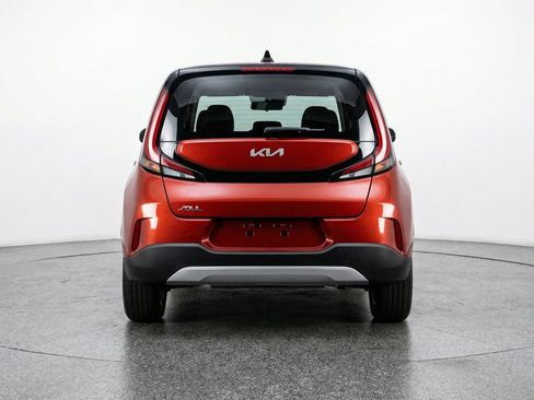 Used 2025 Kia Soul LX w/ LX Technology Package image 7