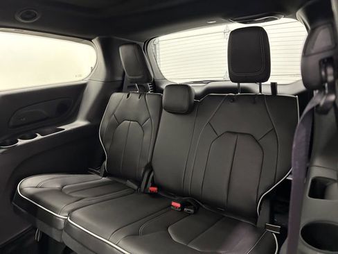 New 2026 Chrysler Pacifica Limited FWD image 20