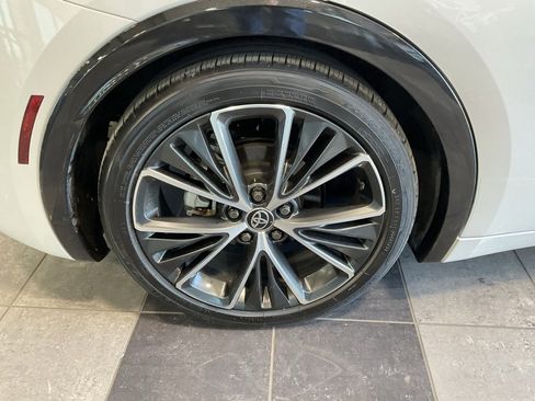 Used 2024 Toyota Prius XLE image 6