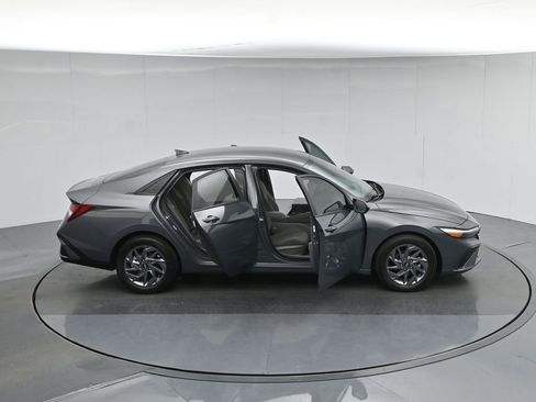 Used 2024 Hyundai Elantra SEL image 40