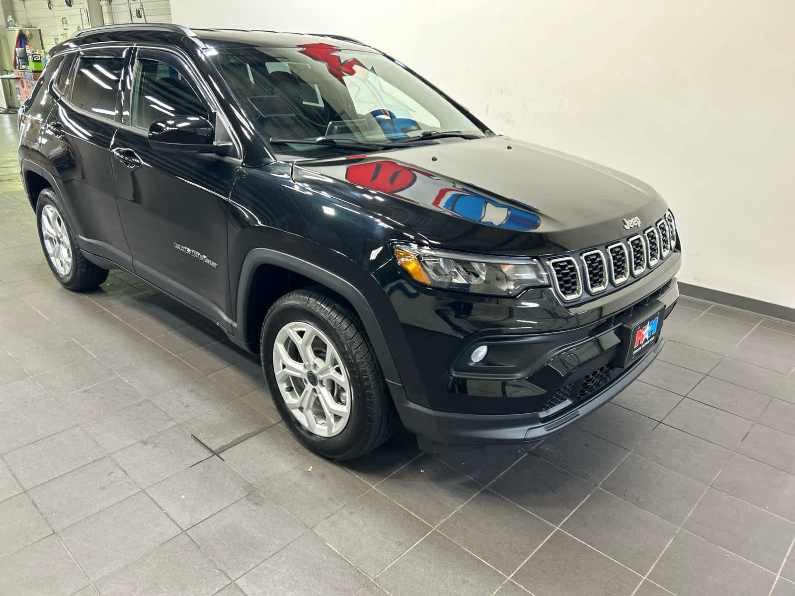 Used 2025 Jeep Compass Latitude AWD/4WD image 2