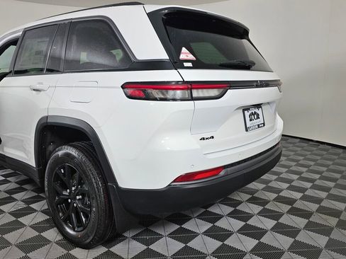New 2026 Jeep Grand Cherokee Altitude image 14