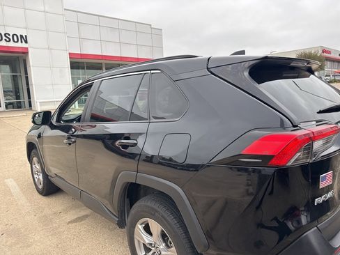 Used 2023 Toyota RAV4 XLE w/ Convenience Package image 5