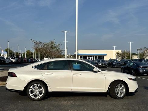 Used 2025 Honda Accord LX image 5