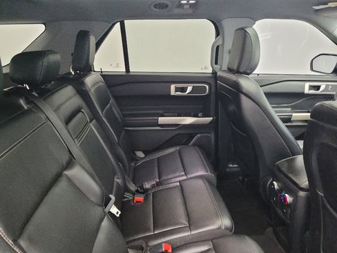 Used 2020 Ford Explorer XLT w/ Equipment Group 202A AWD/4WD image 19