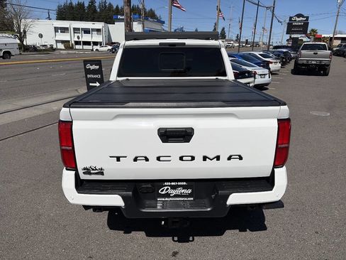 Used 2024 Toyota Tacoma TRD Sport w/ TRD Sport Upgrade Package image 5