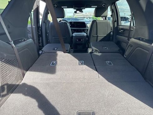 Used 2025 Chevrolet Tahoe Premier AWD/4WD image 17