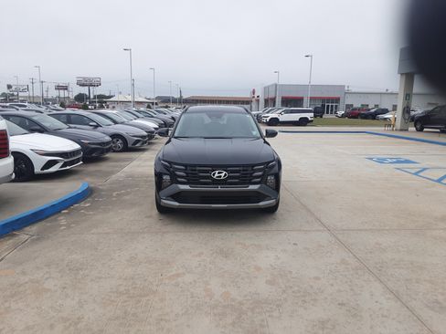 Used 2025 Hyundai Tucson SEL FWD image 2