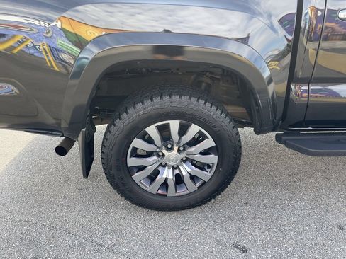 Certified 2023 Toyota Tacoma Limited AWD/4WD image 12