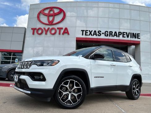 Used 2025 Jeep Compass Limited AWD/4WD image 2