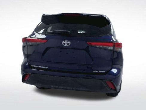 Used 2022 Toyota Highlander XLE AWD/4WD image 24