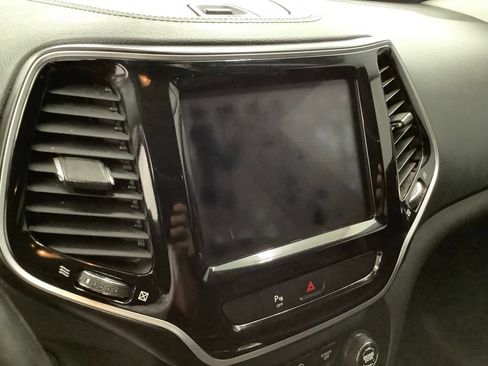 Used 2019 Jeep Cherokee Limited AWD/4WD image 18