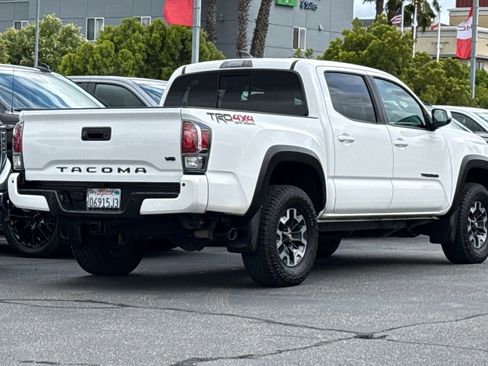 Used 2022 Toyota Tacoma TRD Off-Road w/ Technology Package AWD/4WD image 5