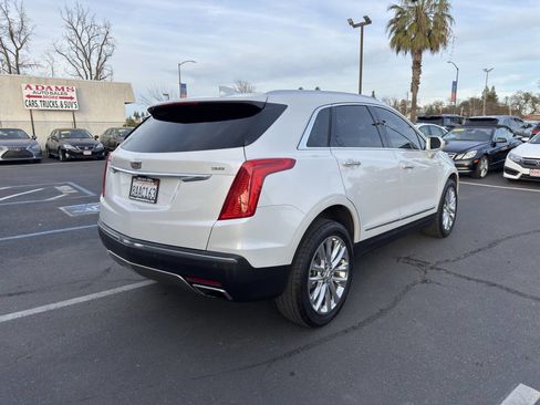 Used 2017 Cadillac XT5 Platinum image 3
