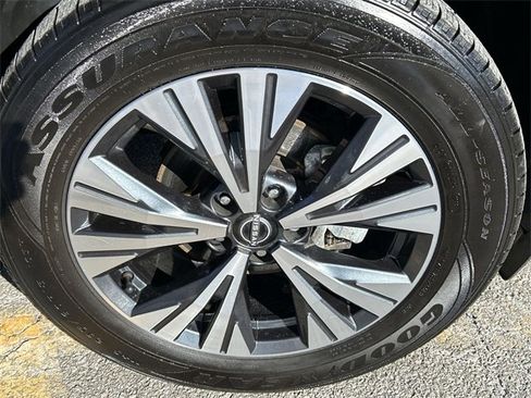 Certified 2022 Nissan Rogue SV image 13