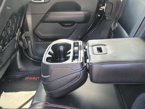 Used 2018 Jeep Wrangler Unlimited Rubicon w/ Dual Top Group AWD/4WD image 33