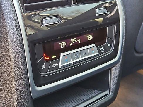 Used 2025 BMW X7 xDrive40i w/ Premium Package image 11