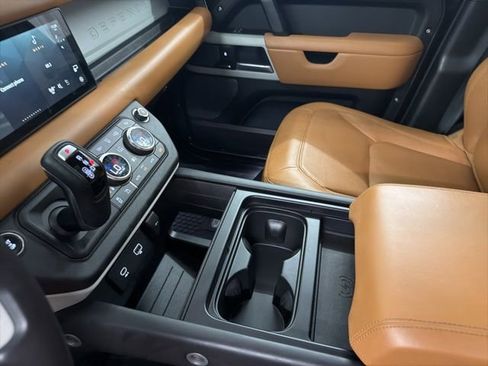 Used 2024 Land Rover Defender 110 S image 31