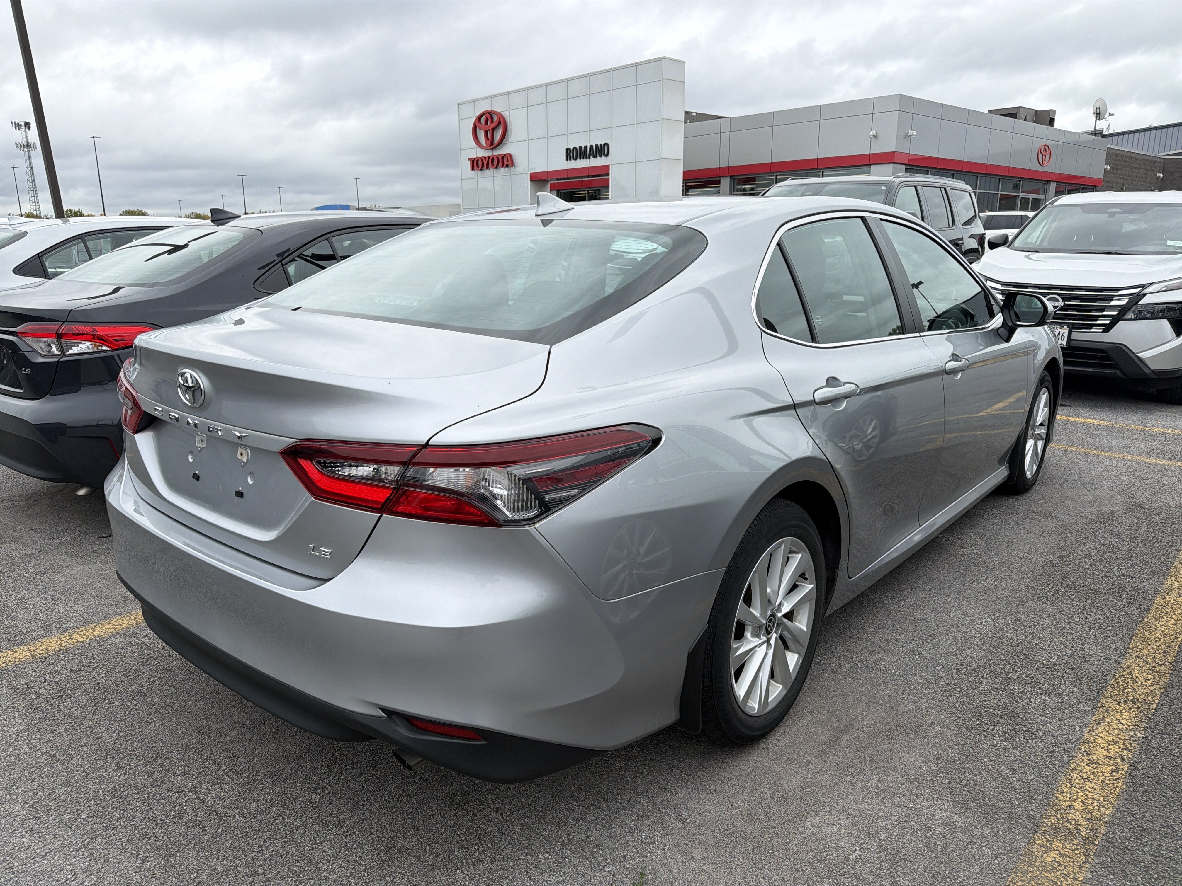 Used 2024 Toyota Camry LE FWD image 7