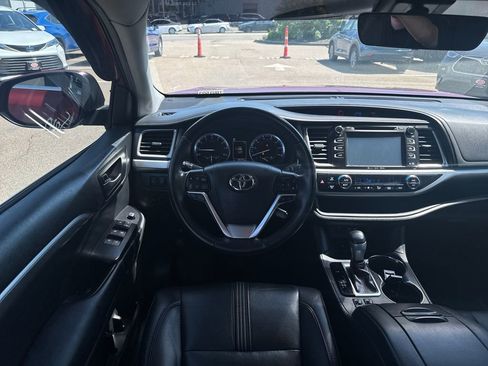 Used 2019 Toyota Highlander SE AWD/4WD image 13