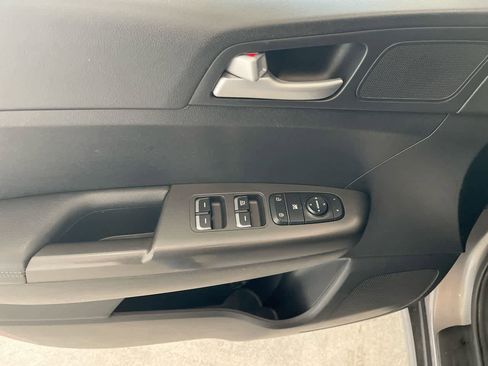 Used 2018 Kia Sportage LX image 13