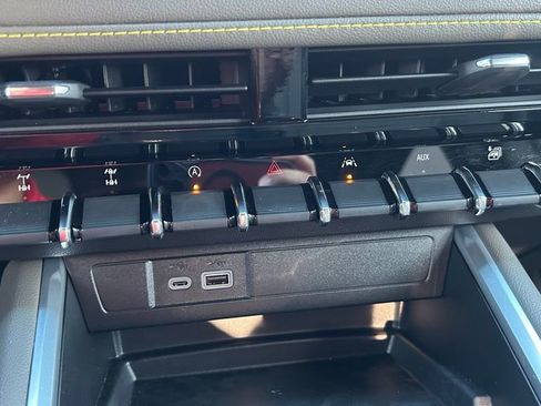 Used 2025 Chevrolet Colorado ZR2 w/ Technology Package image 20