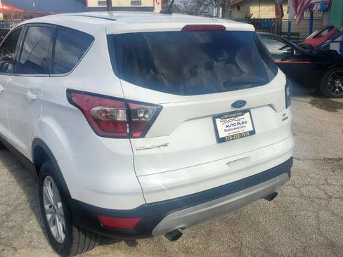 Used 2017 Ford Escape SE image 5
